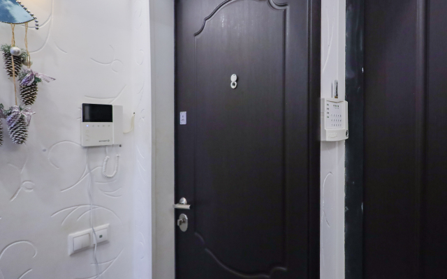 Pyatikomnatnaya na Maloy Pirogovskoy 23 s krasivym vidom iz okna flat