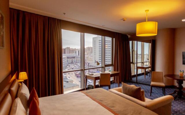 Parkside Hotel & Apartments