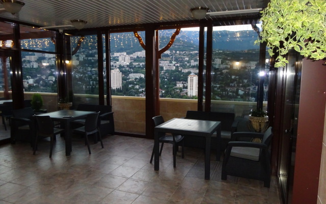 Tavr Guest House