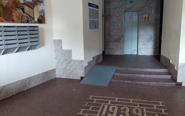 Uyutnaya V Dome Raskrytaya Kniga Flat
