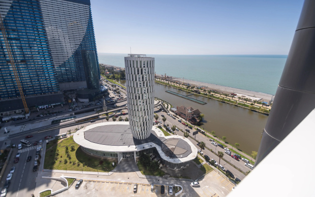 Apartamenty Bright Apartment with Balcony in Alliance Palace Batumi - Steps from the Sea & Dancing Fountains