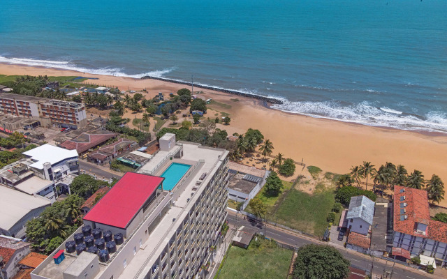 Corundum Breeze Negombo Hotel