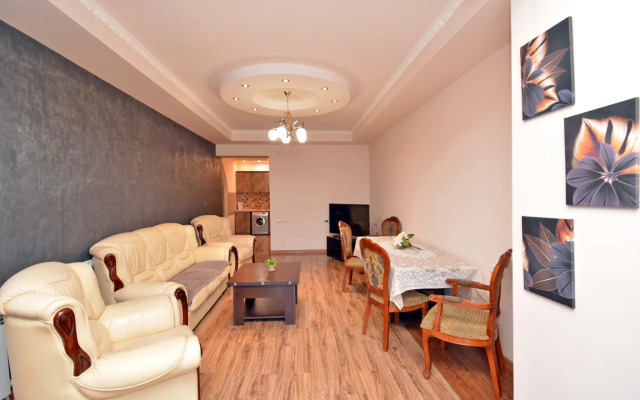 Perte House on Tsitsernakaberdi 2/1 Apartments