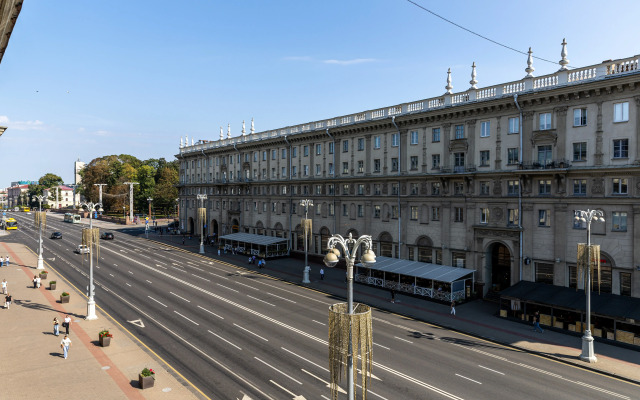 Trekhkomnatnaya Na Prospekte Nezavisimosti 23 Flat
