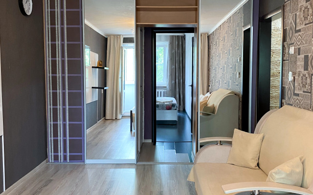 Апартаменты Красивая Двухкомнатная Квартира на 6 спальных мест