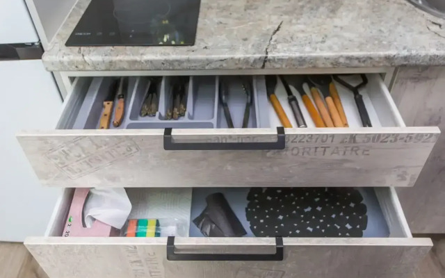 Novye trekhurovnevye apartamenty s vyhodom na Arbat Apartments