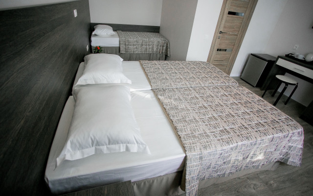 La V Hotel