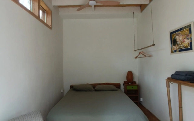 Uedinennoye v Tsentre Sochi Bungalow