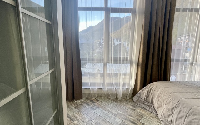 Квартира Огромная трехкомнатная квартира напротив подъемника