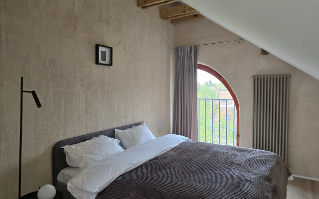 Mansarda S Vidom Na Verkhnee Ozero Flat