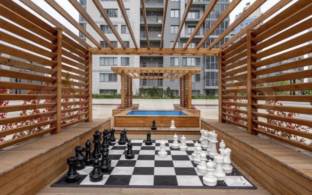U Kremlya I Chashi Flat