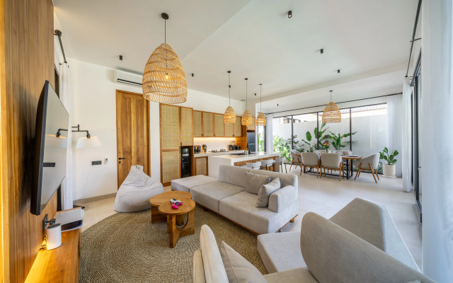 Novaya, Vid na Tropiki, Ogromny Basseyn, Jungle Ubud Villa
