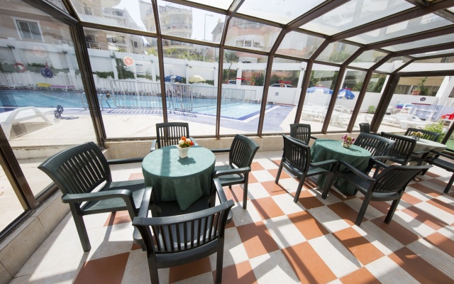 Tuntas Suites Altinkum Apart-Hotel