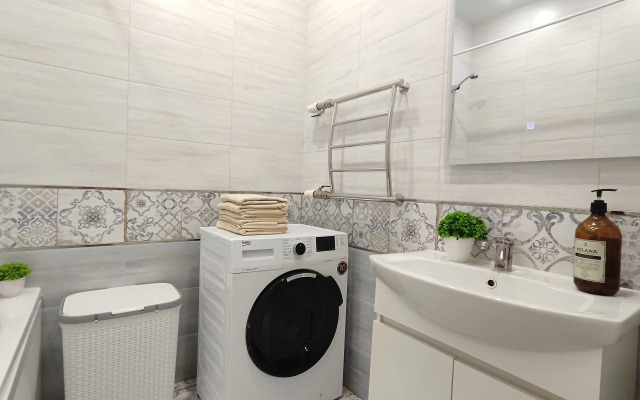 Panda Home s vidom na most vlyublennykh Apartments