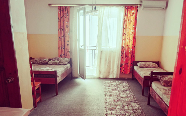 Oazis Na Molodezhnoj Guesthouse