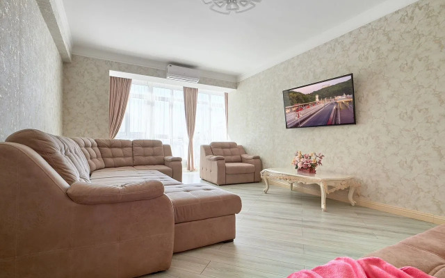 Uyutnaya Na Ulitse Dekabristov 36k2 Flat