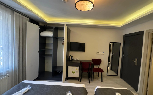Aram Edessa Hotel