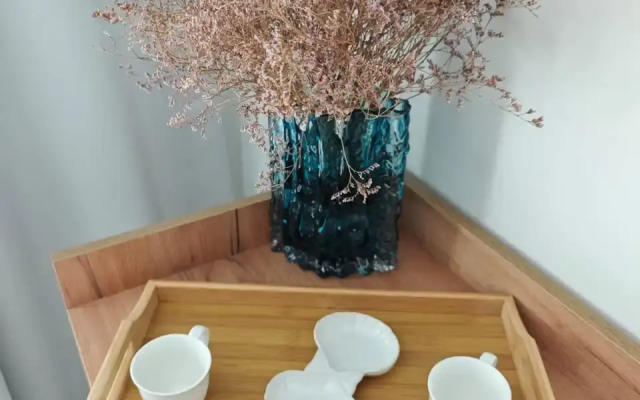 Квартира Романтическая студия в новом доме с лоджией