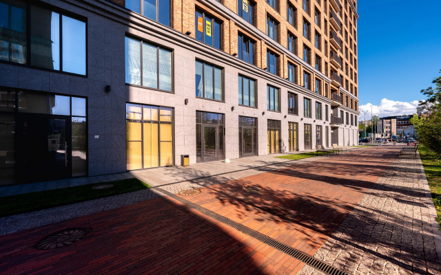 S Bolshimi Oknami Apartments