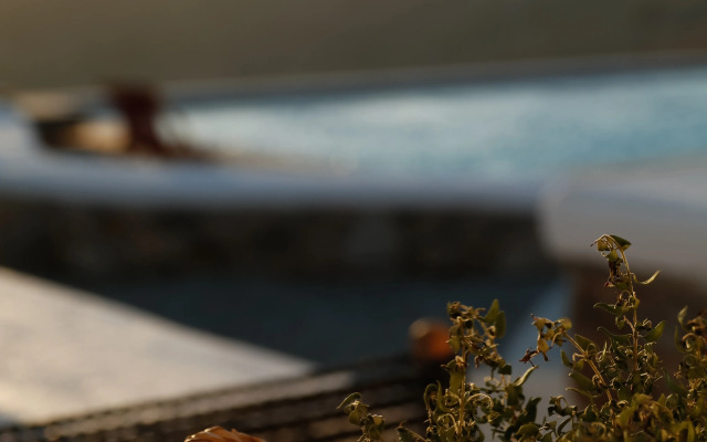 Thronos Suites Hotel