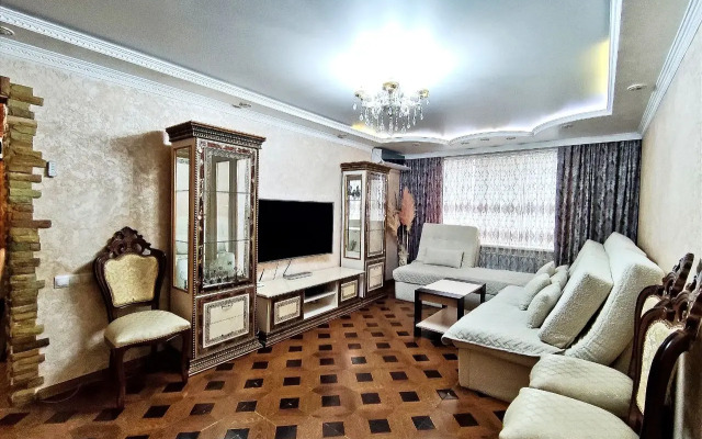 Trekhkomnatnaya Na Yessentukskoy Flat
