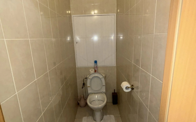 Na Sutki u Metro Narodnogo Opolcheniya Flat