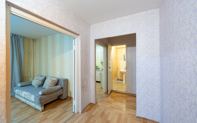 Dvuhkomnatnyie U Trk Planeta Apartments