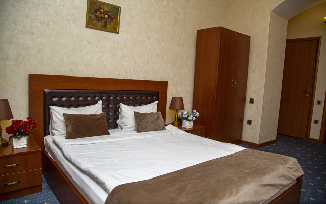 Port Hotel