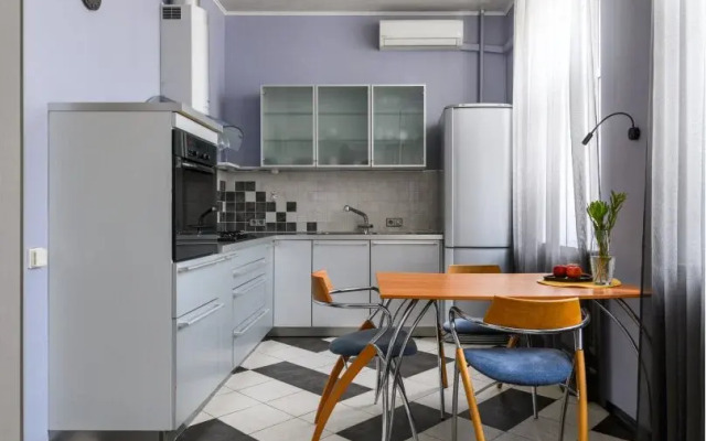 Dvukhkomnatnaya S Dizaynerskim Remontom Okolo Ermitazha Flat