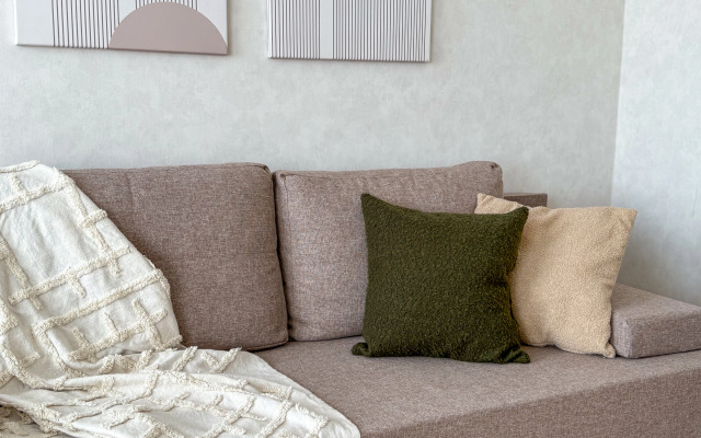 Studiya Beige Flat