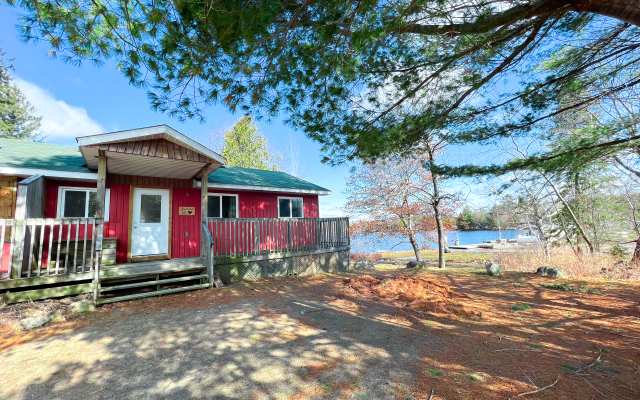 Курортный отель Ahmic Lake Resort