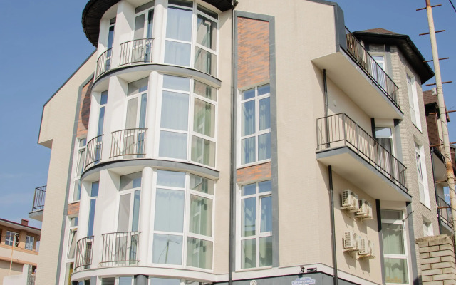 Studiya U Morya S Balkonom Flat