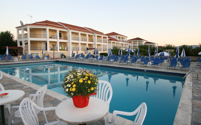 Village Inn Studios & Family Apartments Apart-hotel