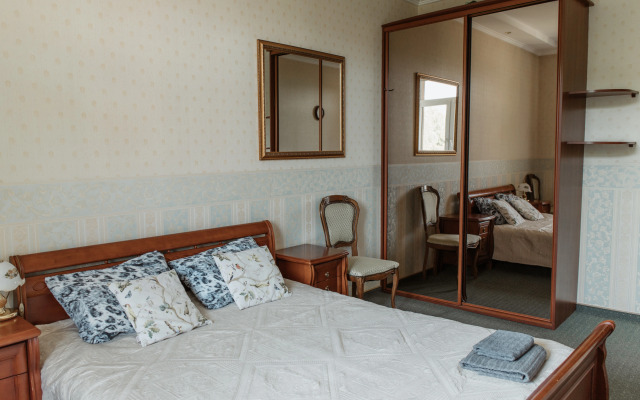 Апартаменты Трехкомнатные с камином в самом центре Новый дом