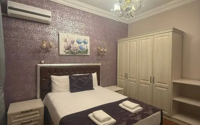Апартаменты 3BR Flat Old Style 4AC Terrace, Metro