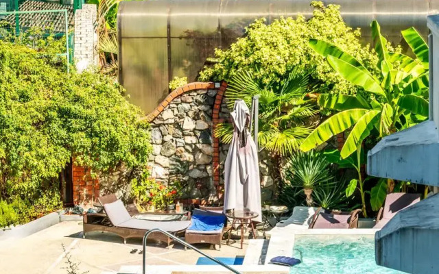 Elitny Apartament v Gostinitse Senator Flat