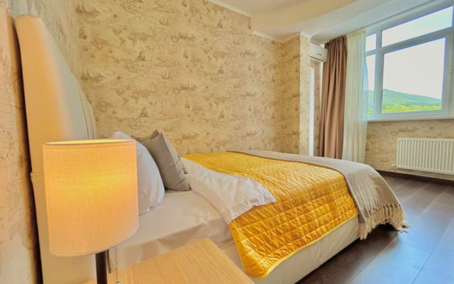 Улучшенные трехкомнатные апартаменты с террасой