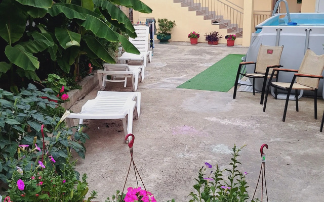Anzhelika Guest House