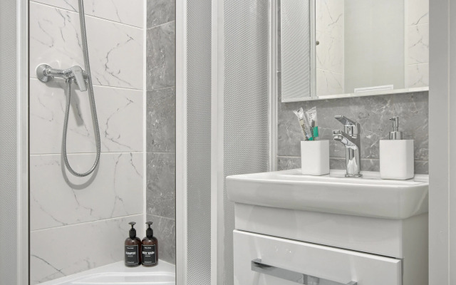 Апартаменты MyHomeYourHome на Дальневосточном проспект 19 к1