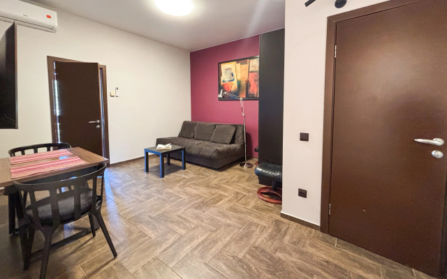 Квартира С отдельной спальней и балконом в центре Поляны