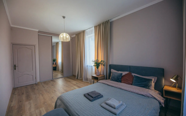 V Tsentre Goroda S Zelenym Sadom Private house