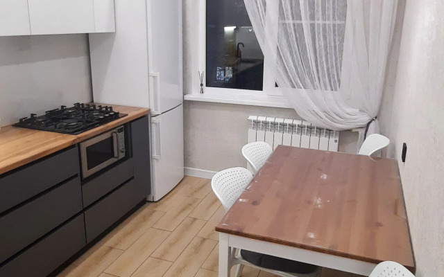 Квартира Двухкомнатная на Александрова 18