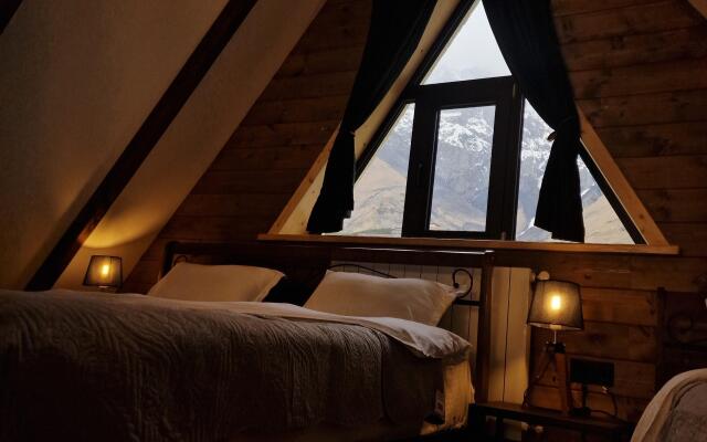 Апартаменты Kazbegi Hut Cottage