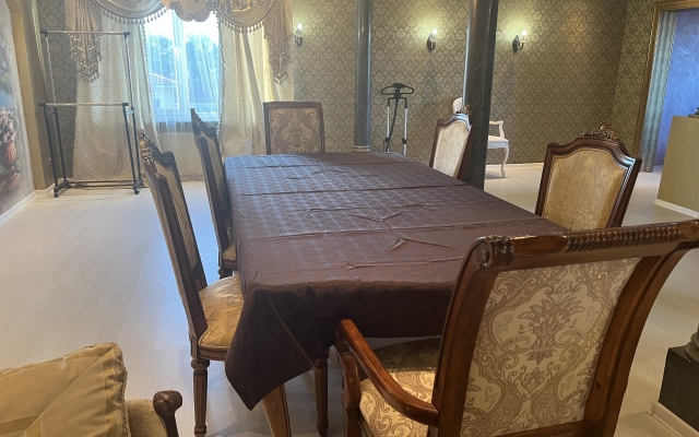 S Basseynom, Saunoy  i Kaminom Private House