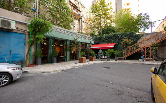 2-K v Novostroyke, Ulitsa In Yerevantsu, Hh399 Flat