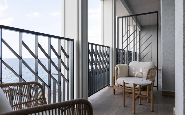 Mores Apartments
