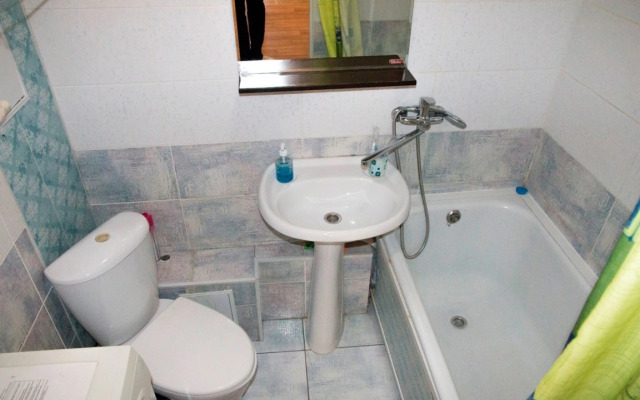 U DK Metallurgov. Barbaris two-room Apartments