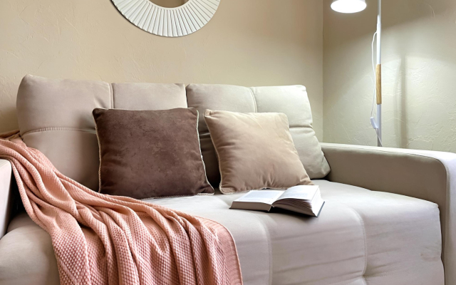 Uyutnaya studiya na Brodvee Flat