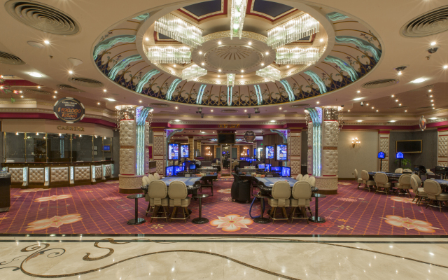 Отель Merit Crystal Cove Casino & SPA