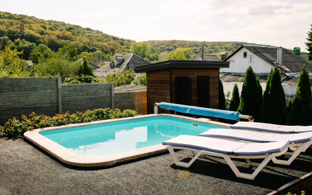 Гостевой дом Барни с горячим бассейном и видом на закат - фото 3